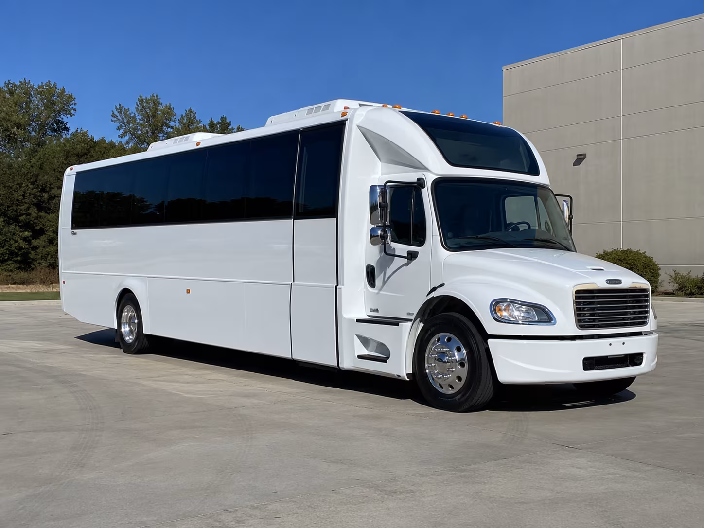 new haven 28 passenger party bus