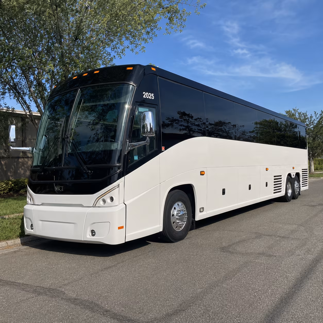 new haven charter bus rentals for yale university and medical campus commutes